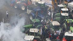 Námstí v Bruselu zaplnily traktory.