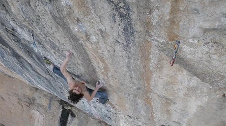 Adam Ondra bhem zdolávání La Dura Dura.