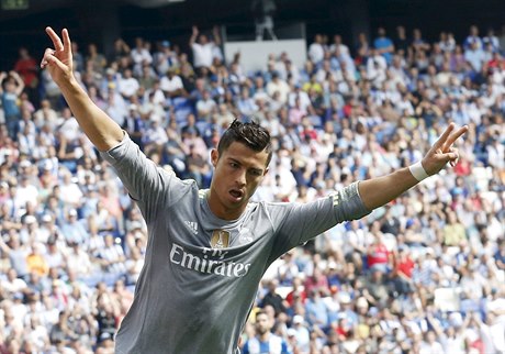 GÓL. Cristiano Ronaldo oslavuje vstelenou branku.