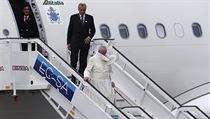 Papei Frantikovi pi vstupu z letedala odvl vtr epici