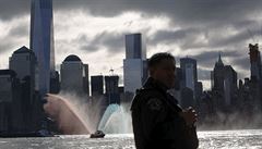 Lo Jersey City Fire Department u píleitosti výroí 11. záí kolem sebe íí...