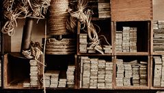 To bibliofilie Jáma a kyvadlo od Edgara Allana Poea má krásně mramorovaný... To bibliofilie Jáma a kyvadlo od Edgara Allana Poea má krásně mramorovaný...