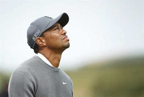 Tiger Woods a jeho smutný pohled.