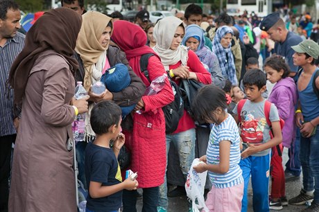 Syrtí uprchlíci ádající o azyl.