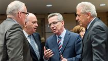Německý ministr vnitra Thomas de Maiziere (druhý zprava) s viceprezidentem... | na serveru Lidovky.cz | aktuální zprávy