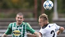 David Bartek (vlevo) z Bohemians v souboji s Jiřím Bederkou z Hradce Králové. | na serveru Lidovky.cz | aktuální zprávy