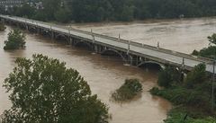 eka Congaree v Jiní Karolín. Záplavy ohroují i zásoby pitné vody.