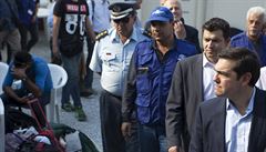 ecký premiér Alexis Tsipras pi prohlídce uprchlického tábora na ostrov...