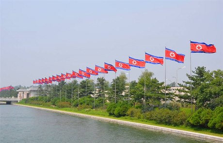 Vlajko poblí Sluneního paláce v Pchjongjangu.