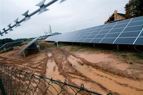 Solární elektrárna evtín (na snímku), kvli ní mlo dojít k rozsáhlému...