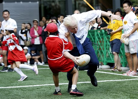 Starosta Londýna Boris Johnson se do rugby opravdu opel.