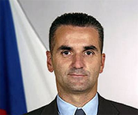 Ivo árek na oficiálním snímku.
