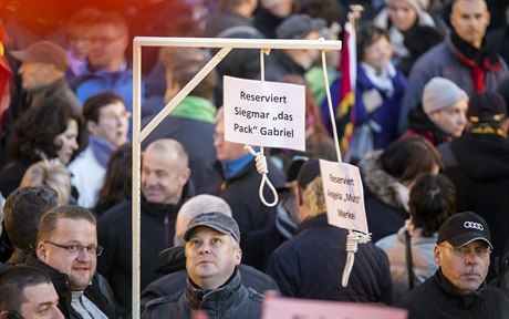 Rezervováno pro Siegmara Gabriela a Angelu Merkelovou. Na demonstraci hnutí...