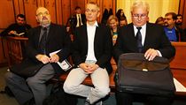 Zemřel exšéf Fondu národního majetku Pavel Kuta. Poslední tečky v kauze OKD se nedožil Obžalovaní v kauze privatizace OKD (zleva) Rudolf Doucha, Pavel Kuta a Jan... | na serveru Lidovky.cz | aktuální zprávy