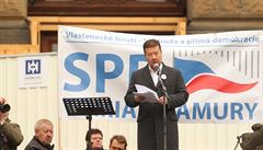 Tomio Okamura na demonstraci na Václavském námstí.