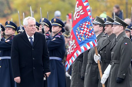 Ceremoniál na Vítkov zahájila vojenská hudba, zahrála mimo jiné státní hymnu a...