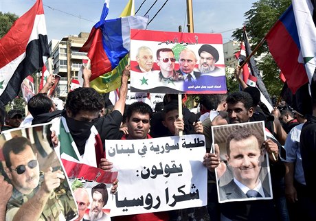 Demonstrace ped ruskou ambasádou v Bejrútu vyjádila podporu reimu Baára...