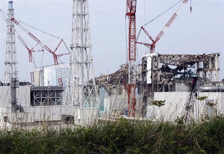 Fukuima na snímku z kvtna 2012