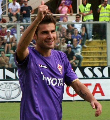 Adrian Mutu v dresu Fiorentiny v roce 2007.