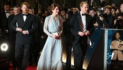 Na premiéru mimo jiné zavítal i princ William s manelkou Kate a princ Harry.