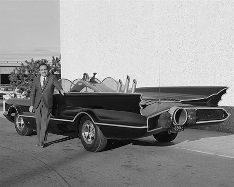 George Barris v roce 1966 s Batmobilem