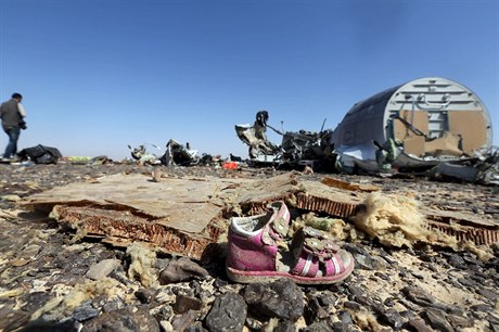 Dtská botika v troskách ruského Airbusu, který se zítil na Sinaji.