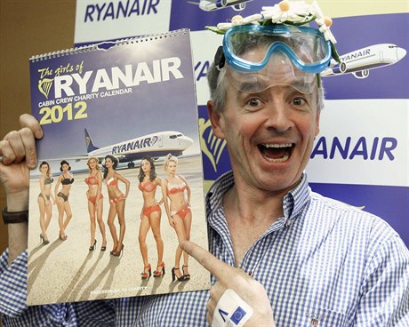 editel spolenosti Ryanair Michael O'Leary s charitativním kalendáem pro rok...