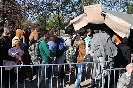 Chorvatsko v noci na 3. listopadu zaalo uzavírat hraniní pechod se Srbskem...