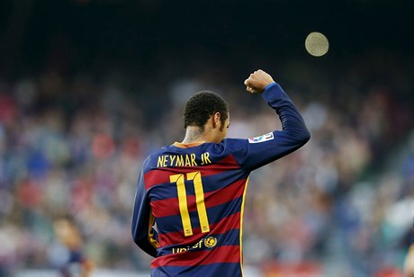 Neymar slaví svou branku do sít Villarealu.
