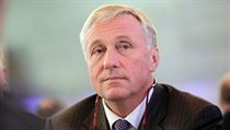 Mirek Topolánek v Bruselu zastupoval soukromou firmu jako expremiér, i když je... Mirek Topolánek v Bruselu zastupoval soukromou firmu jako expremiér, i když je...