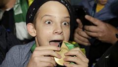 Novozélandská hvzda po vítzném finále darovala zlatou medaili mladému...
