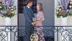 Od Valentina. Jeden z několika modelů, které Beatrice Borromeo nosila během... Od Valentina. Jeden z několika modelů, které Beatrice Borromeo nosila během...