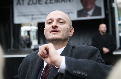 Martin Konvika, éf hnutí Blok proti islámu na Albertov 17. listopadu 2015.