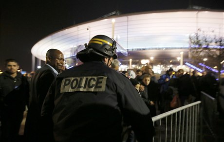 Policie zasahuje po útoku u fotbalového stadionu