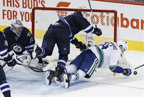 Winnipeg Jets proti Vancouver Canucks.