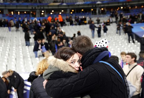 Vydení diváci na stadionu Stade de France