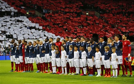 Francouztí fotbalisté ped pátelským utkáním proti Anglii ve Wembley.