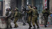 Izrael policist zasahuj proti demonstarantm, kte dali vydn tl obt.