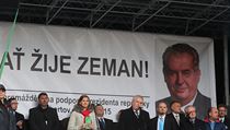 Prezident Milo Zeman (uprosted) a Blok proti islmu. Spolu se Zemanem se na...