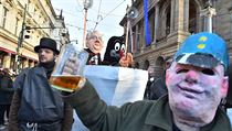 Satirick karnevalov prvod obanskch iniciativ Sametov posvcen proel 17....