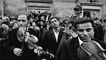 Josef Koudelka: Morava, Strážnice (1966). Josef Koudelka: Morava, Strážnice (1966).
