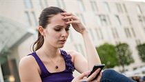 Těžkosti s mobilním telefonem – ilustrační foto Těžkosti s mobilním telefonem – ilustrační foto
