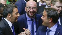Italsk premir Renzi (vlevo) se svm belgickm protjkem Michelem a pedsedou...