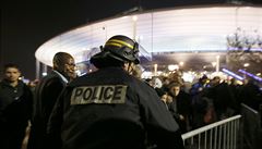 Policie zasahuje po útoku u fotbalového stadionu
