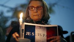 Je suis Paris. Nápisy znovu pipomínají i útok na redakci Charlie Hedbo.