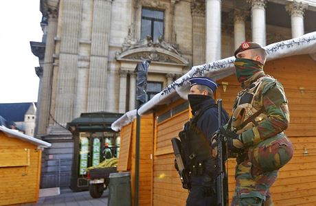 V ulicích Belgie jsou stále k vidní policisté a vojáci.