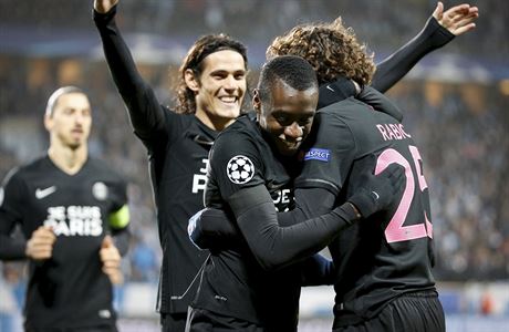 Fotbalisté PSG oslavují vstelenou branku v utkání proti Malmö.