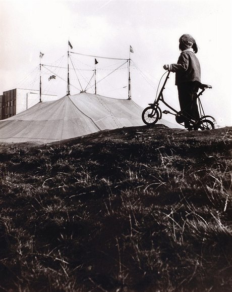 Cirkus. Fotografie Evy Fukové z roku 1956.