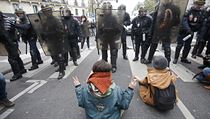 Pask policie tv v tv sedcm demonstrantm