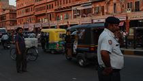Ruch v Pink City, historickm centru Dajpuru.